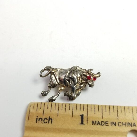 Vintage Little Ragging Bull with Red Eyes Brooch, Animal Lapel Pin - Picture 3 of 6